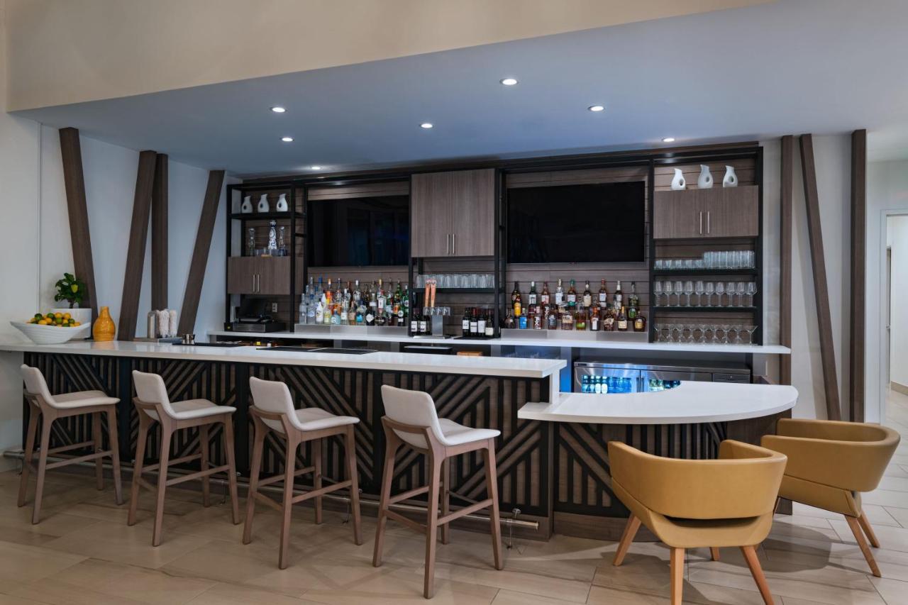 Element Waco Hotel Екстериор снимка