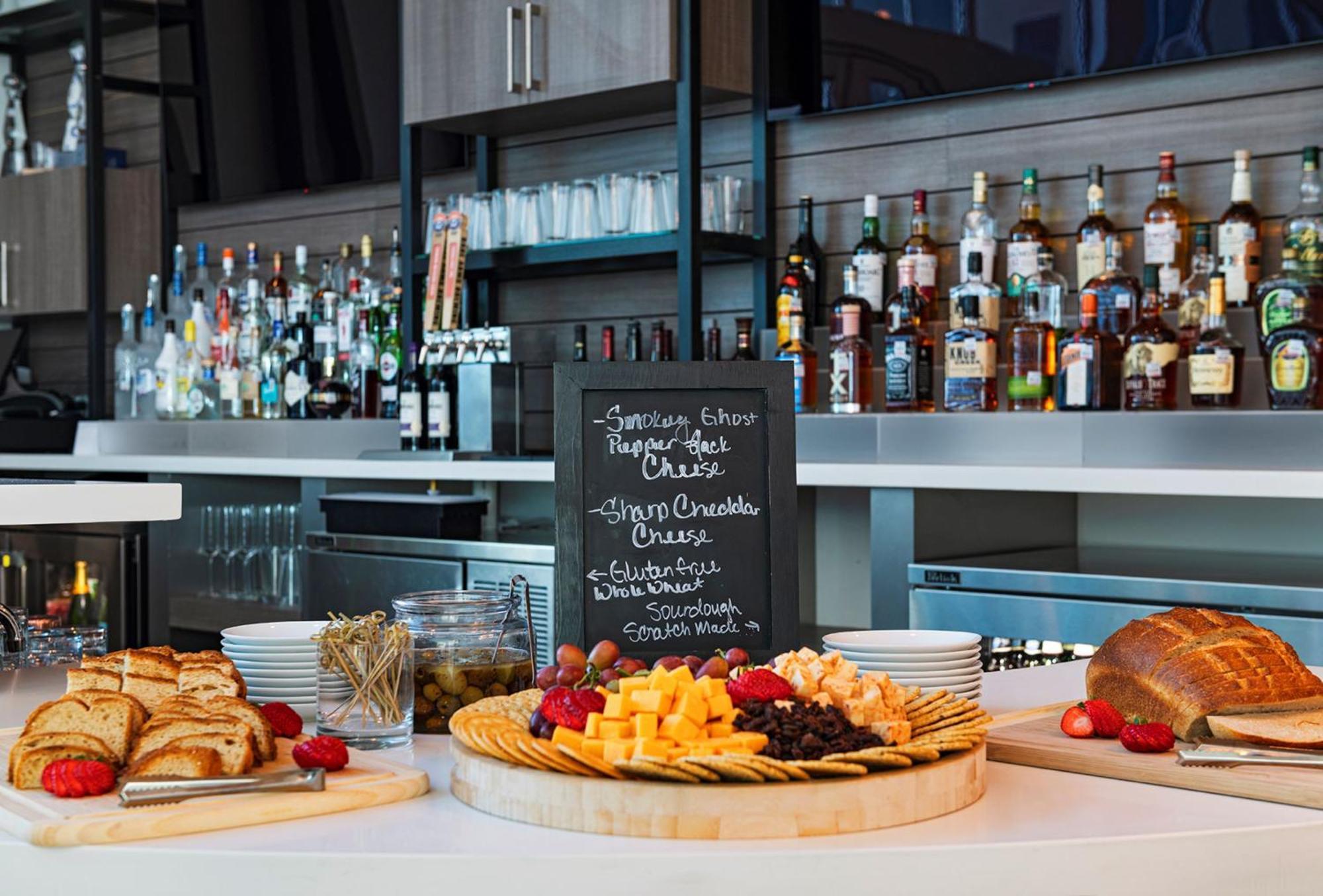 Element Waco Hotel Екстериор снимка
