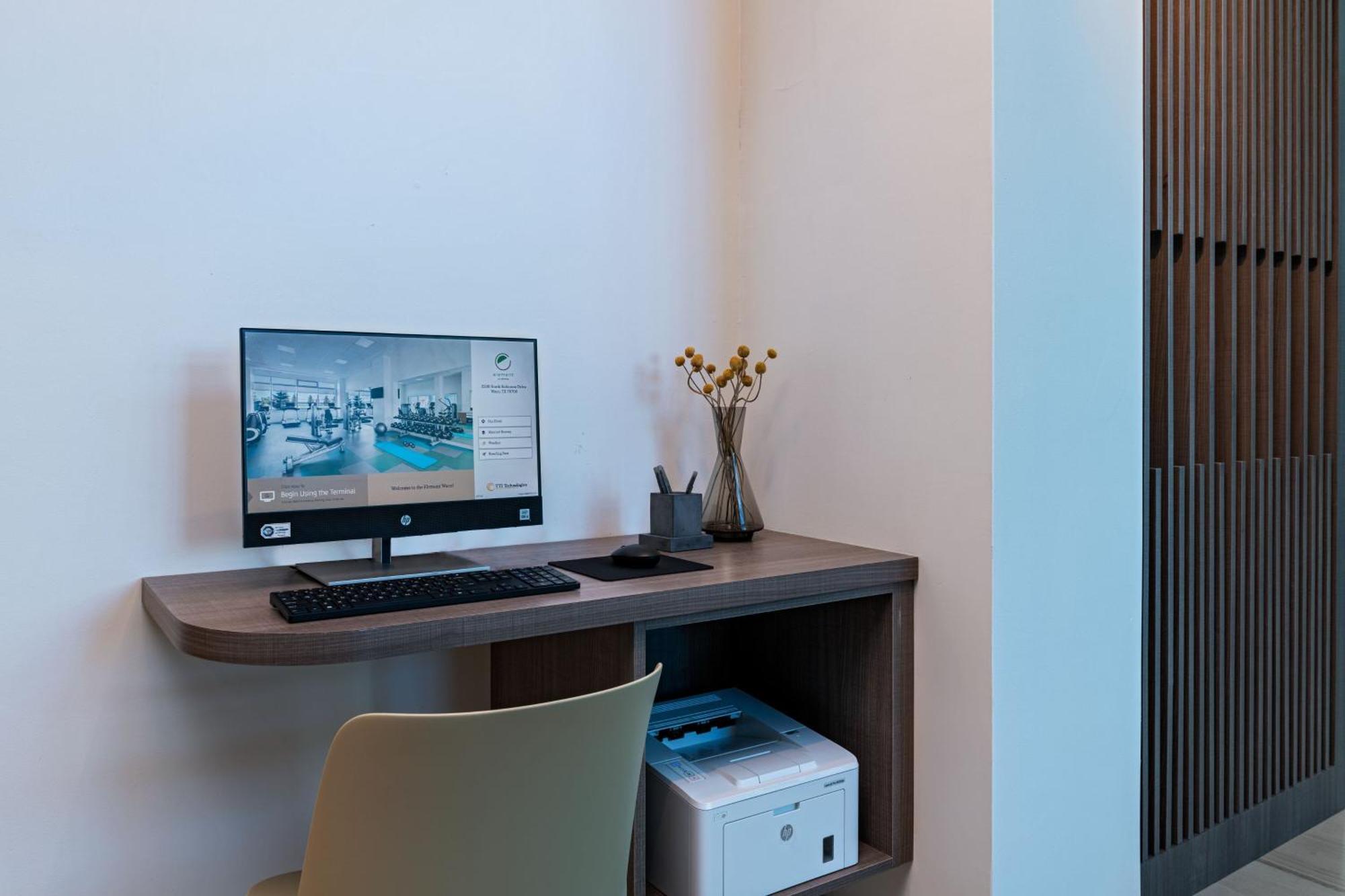 Element Waco Hotel Екстериор снимка