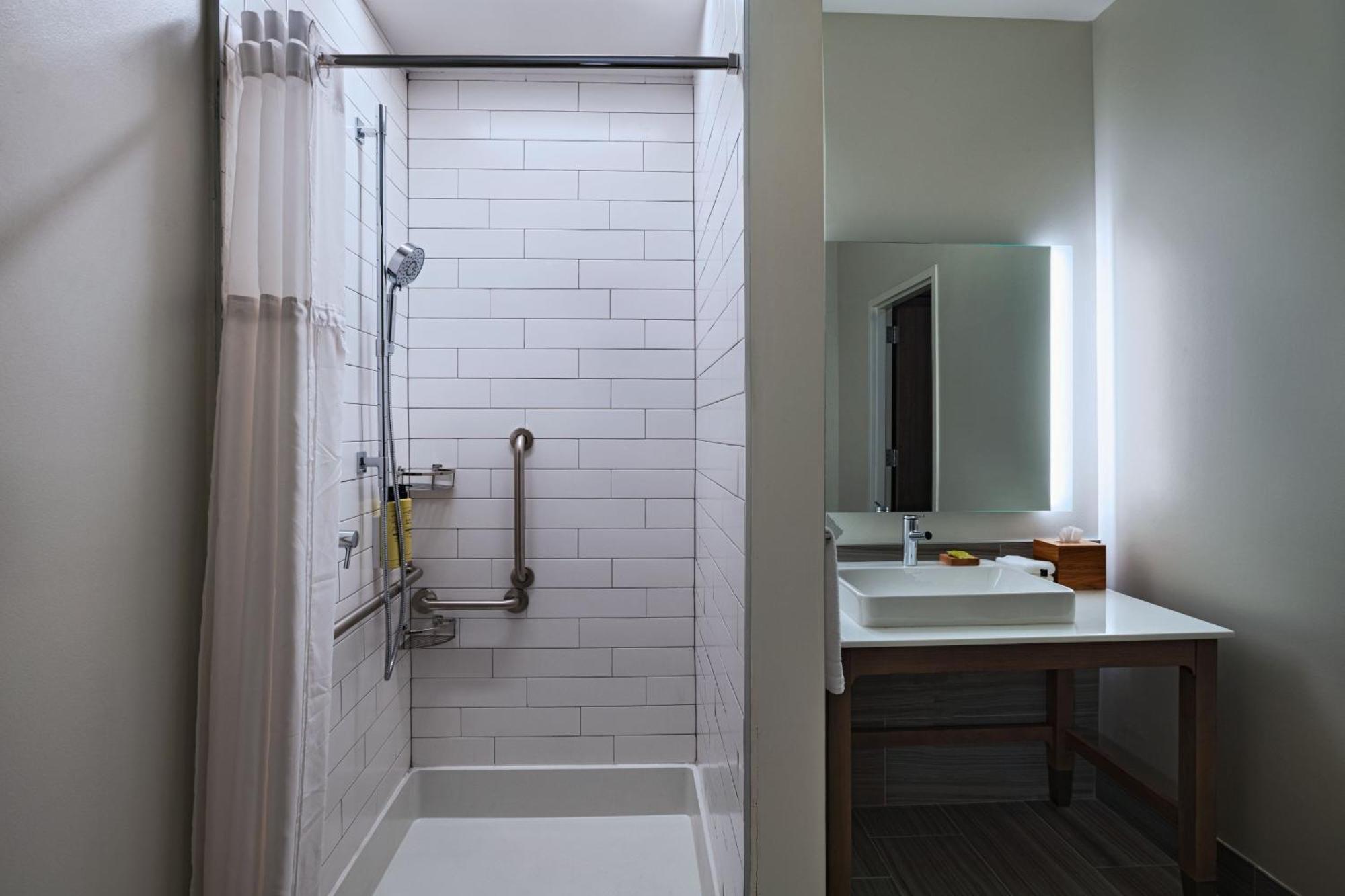 Element Waco Hotel Екстериор снимка